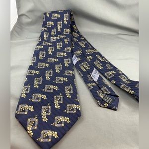 Vintage Valentino Cravatte 100% Silk tie. Made in Italy
RN 68128